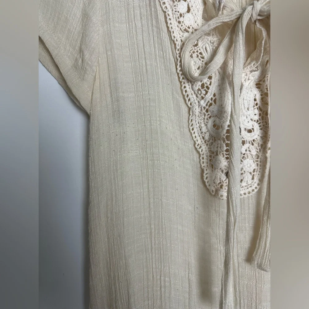Cream Lace-Trimmed Women's Top with Bow Tie - Picture 4 of 14
